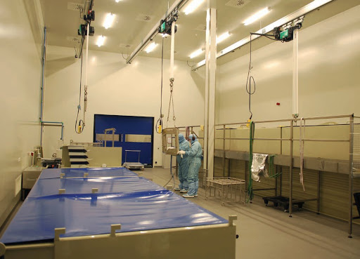 Cleanroom light suspension crane